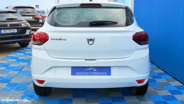 Dacia Sandero Outro 3