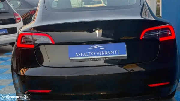 Tesla Model 3 Outro 7