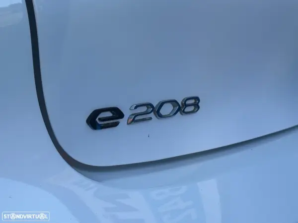 Peugeot e-208 15