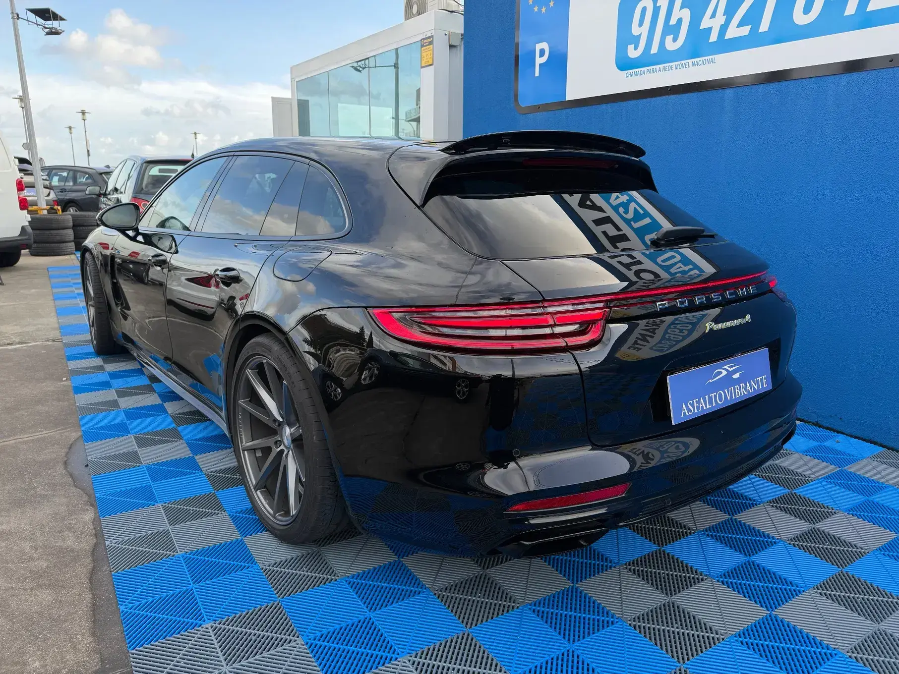 Porsche Panamera Sport Turismo 4 E-Hybrid 6