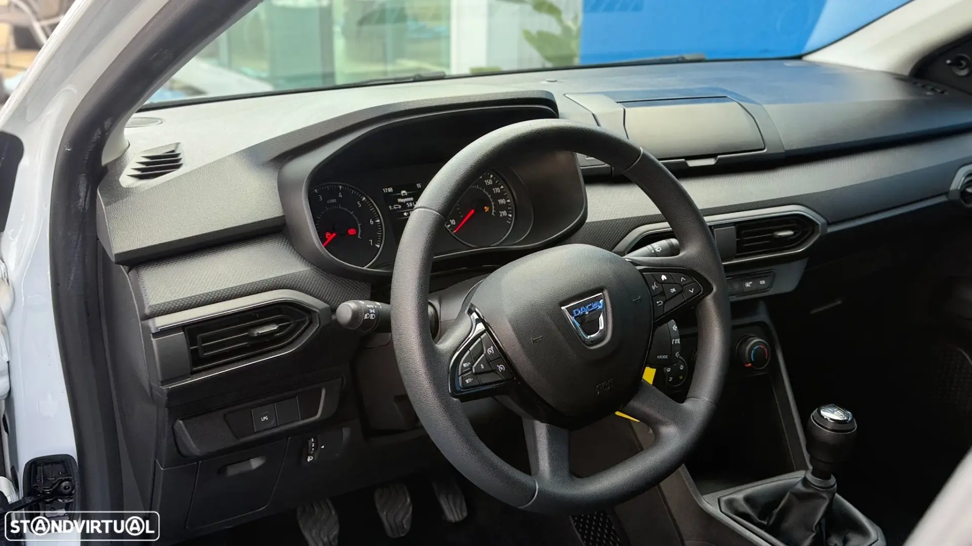 Dacia Sandero Outro 9