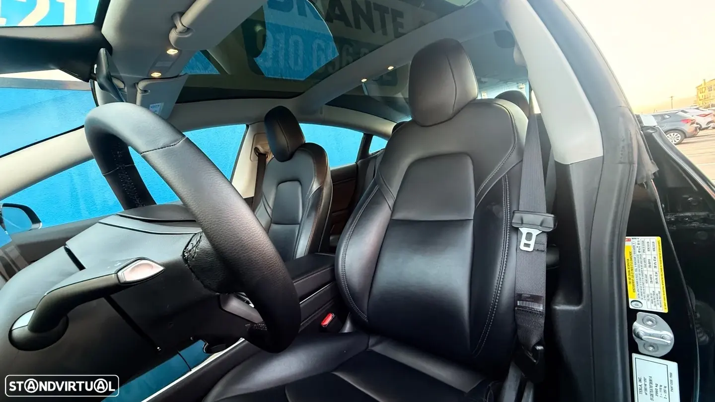 Tesla Model 3 Outro 4