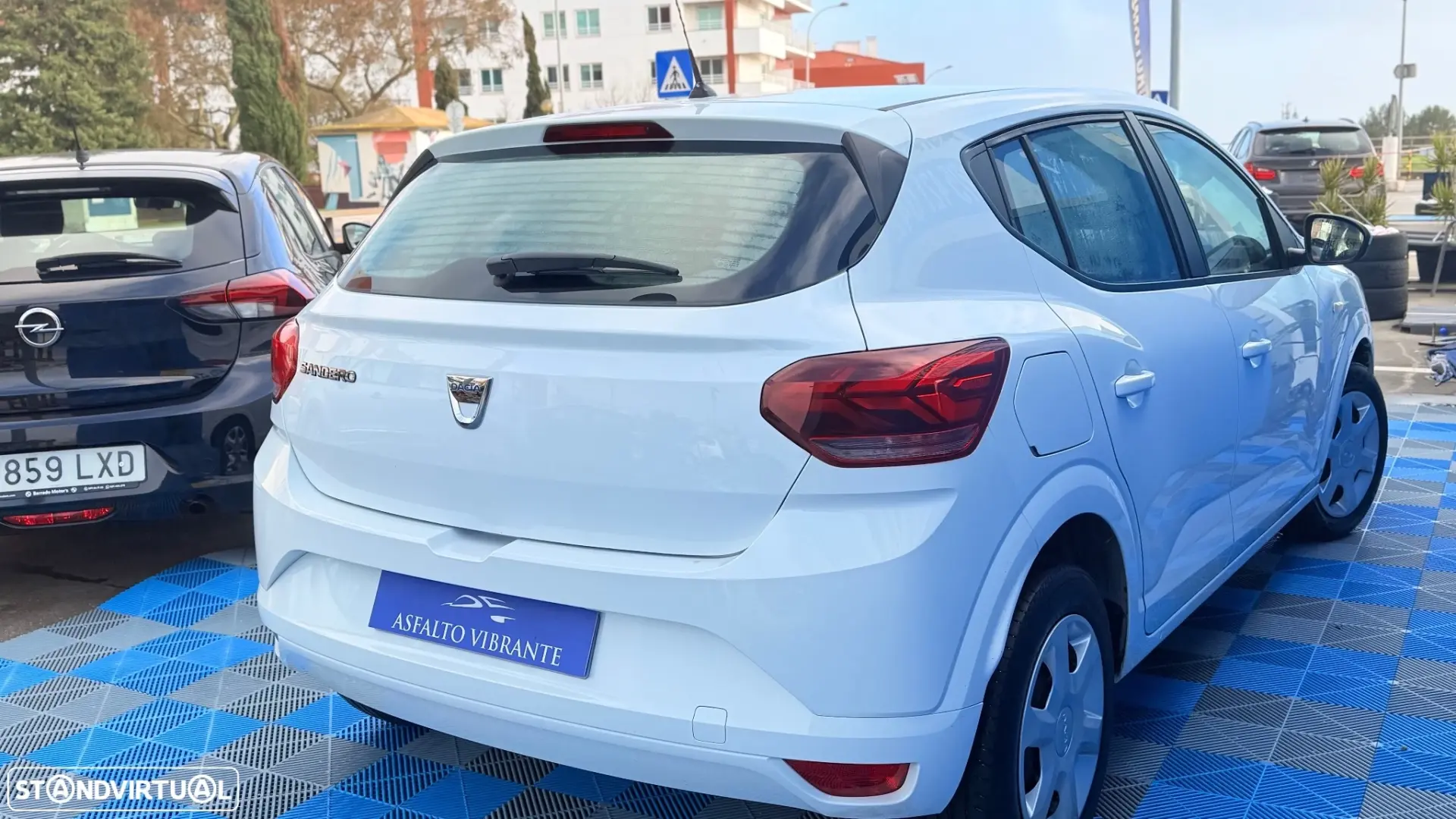 Dacia Sandero Outro 4