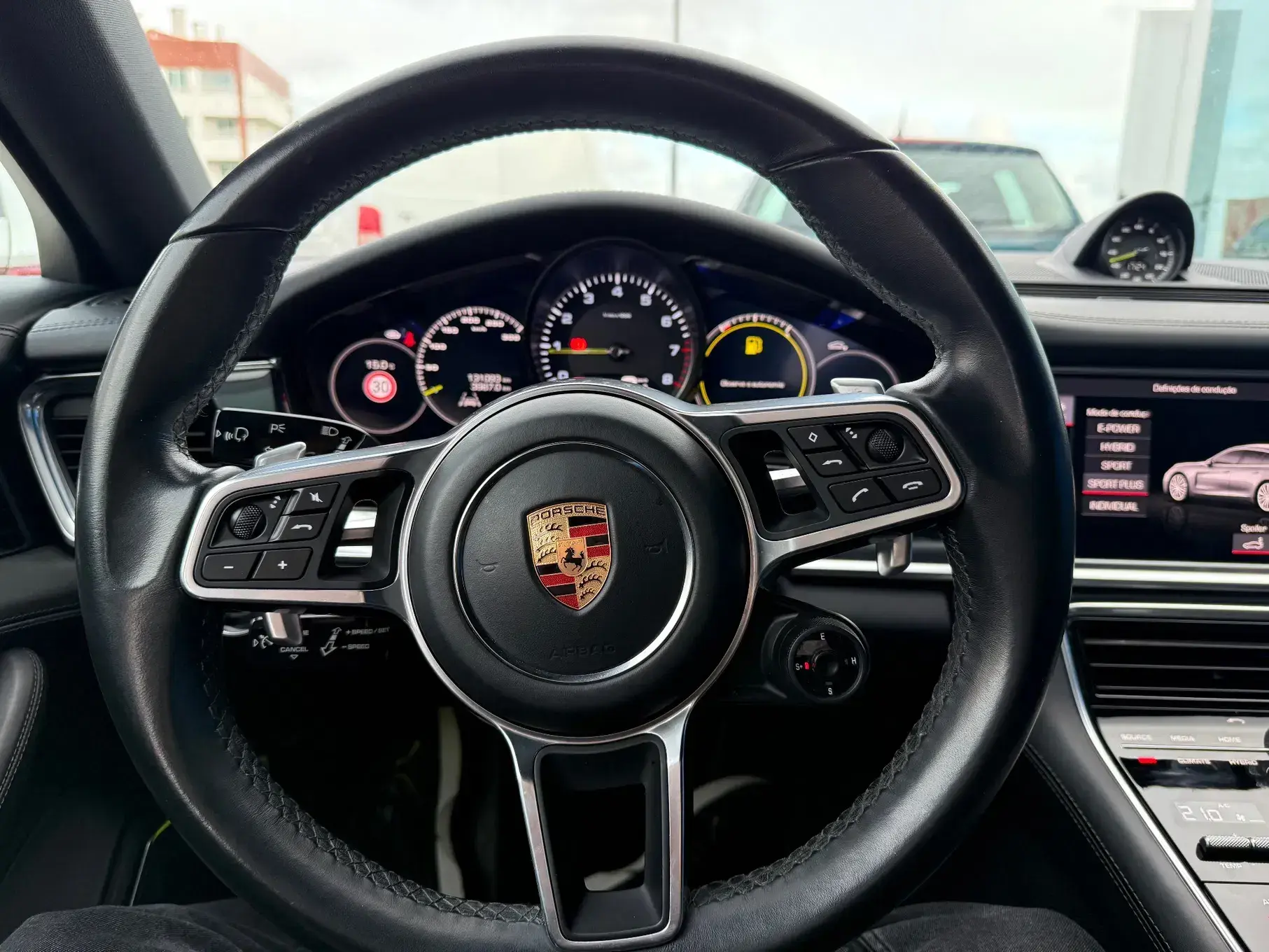 Porsche Panamera Sport Turismo 4 E-Hybrid 17