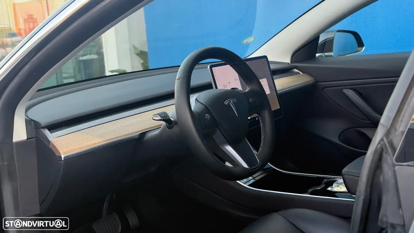 Tesla Model 3 Outro 3