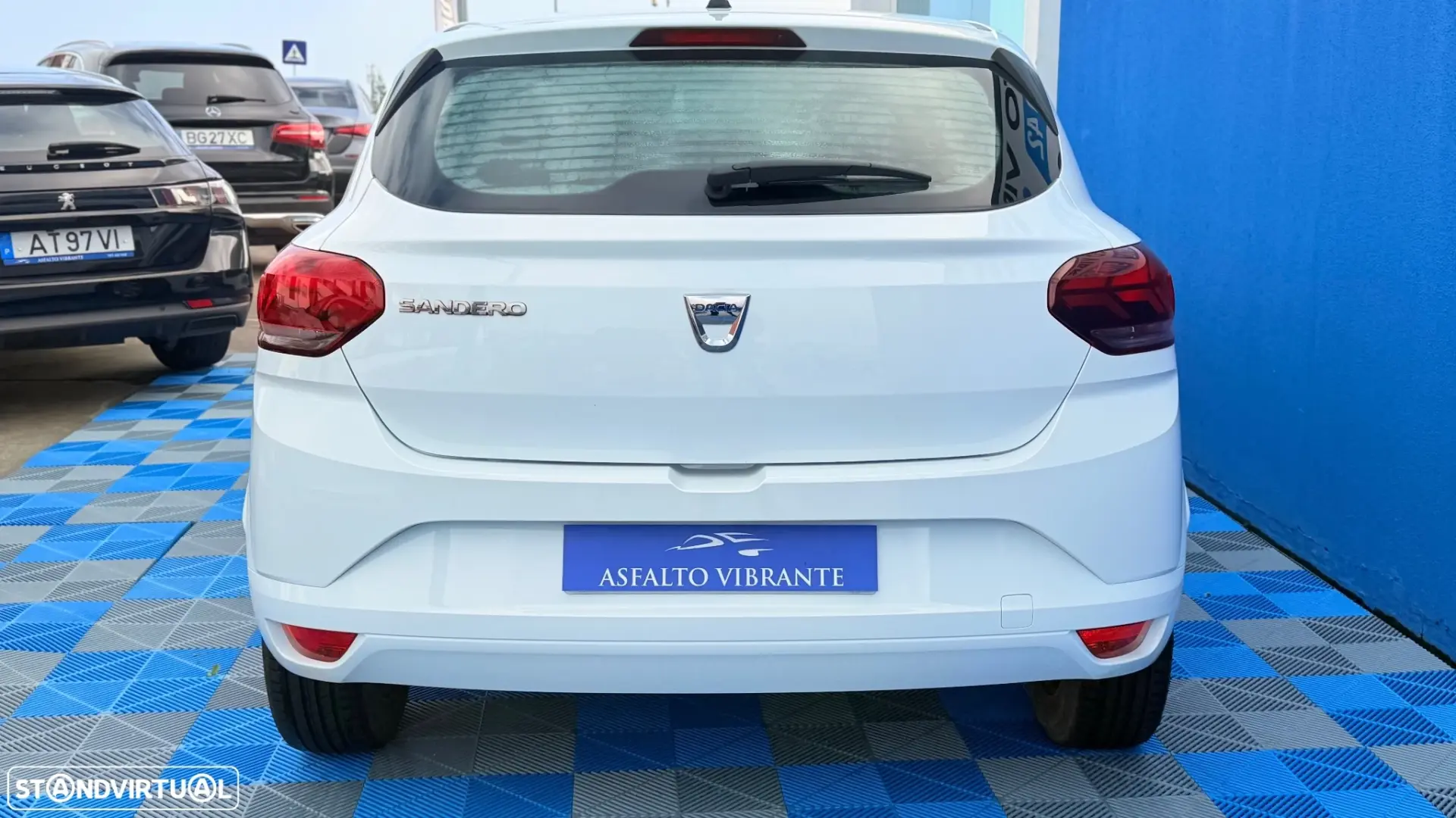 Dacia Sandero Outro 3