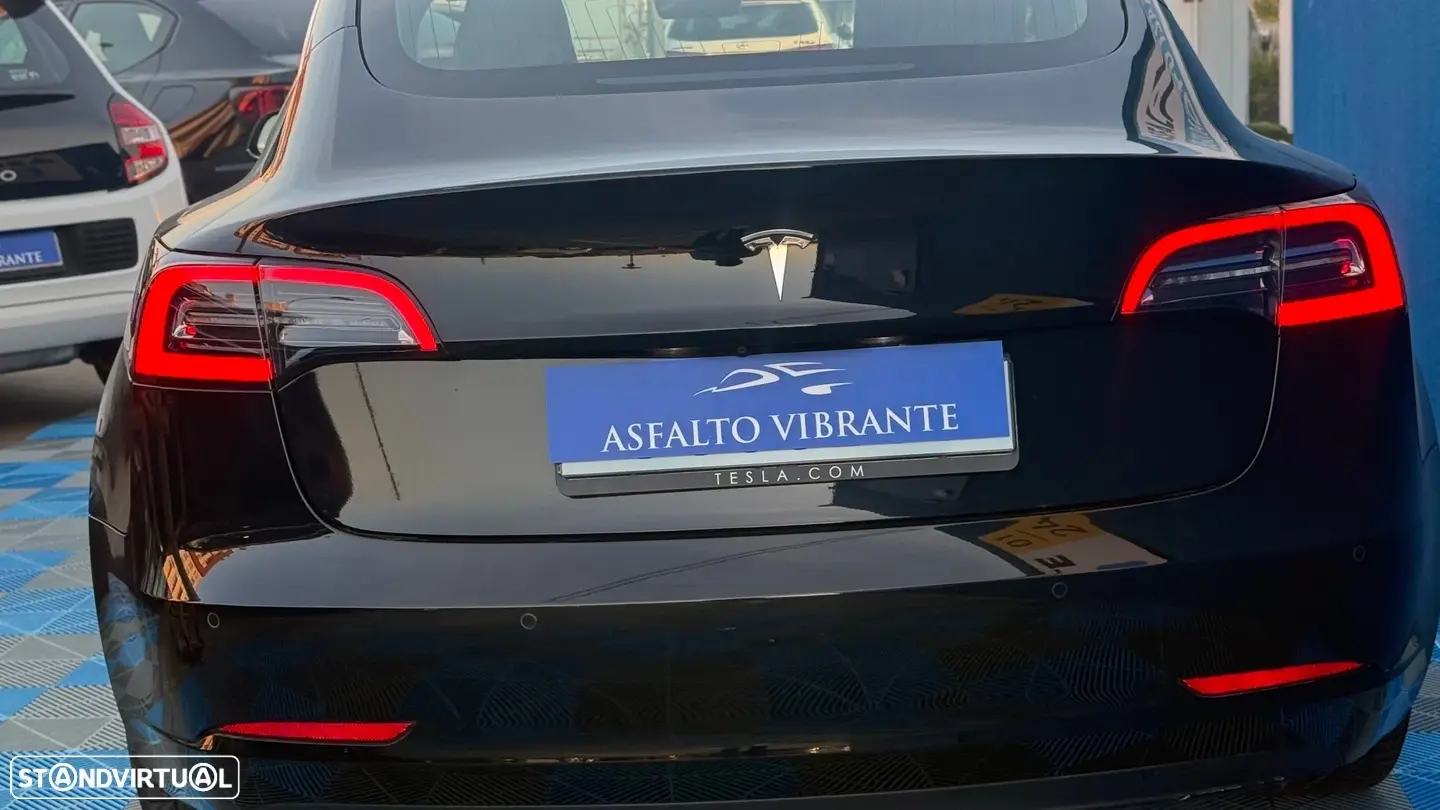 Tesla Model 3 Outro 7