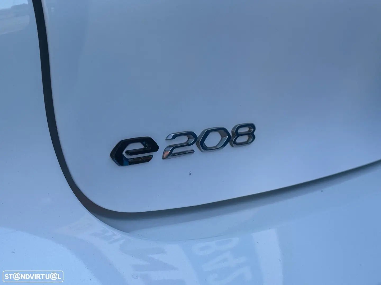 Peugeot e-208 15