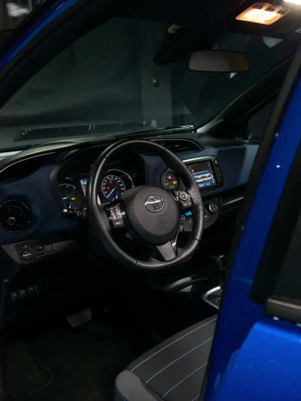 Toyota Yaris 1.5 HSD Square Collec.Blue 23