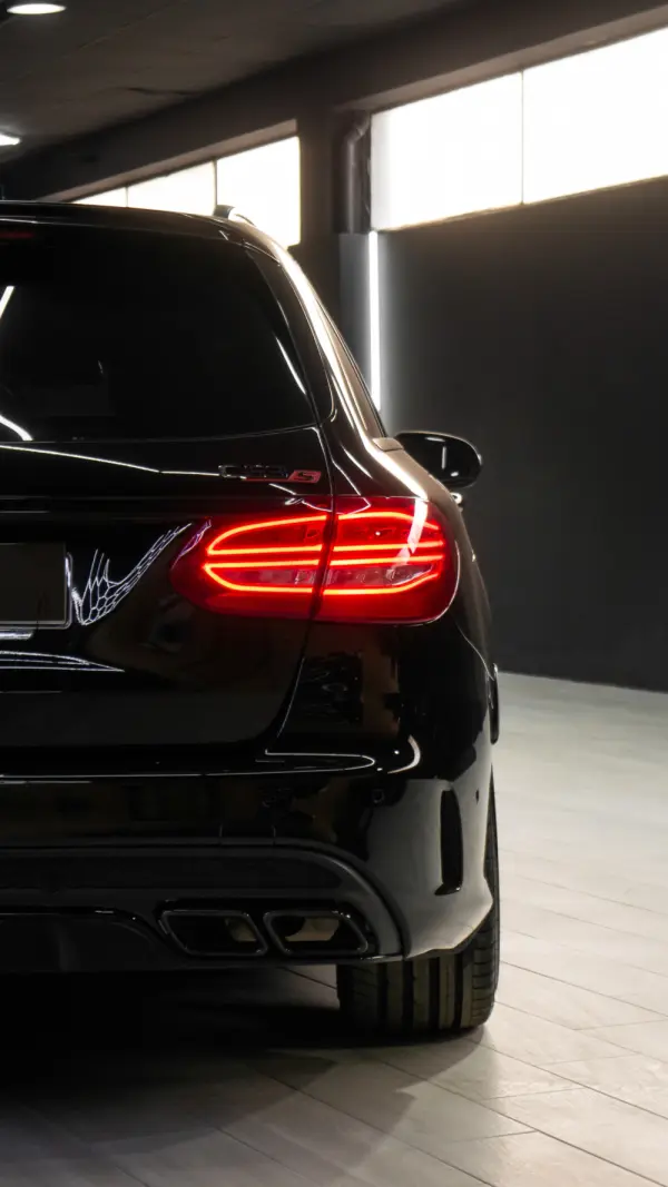 Mercedes-Benz C 63 AMG S 11