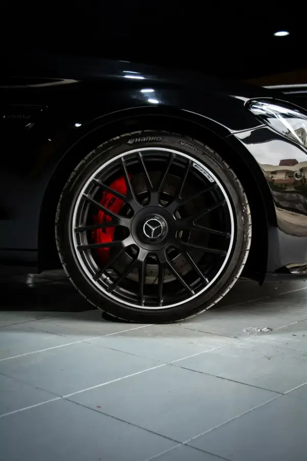 Mercedes-Benz C 63 AMG S 24