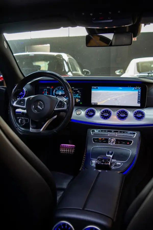 Mercedes-Benz E 220 d coupe night edition 9