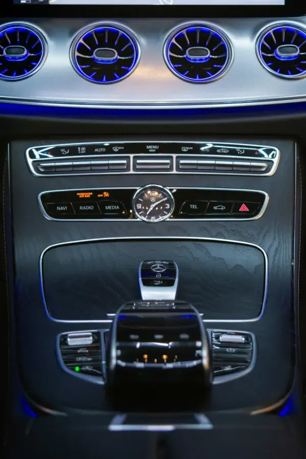 Mercedes-Benz E 220 d coupe night edition 13