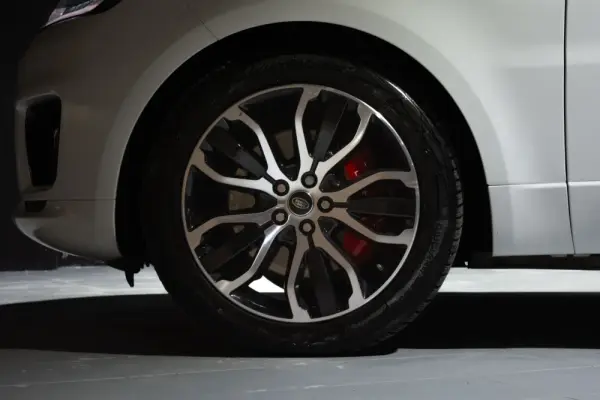 Land Rover Range Rover Sport P400e Hybrid HSE 10