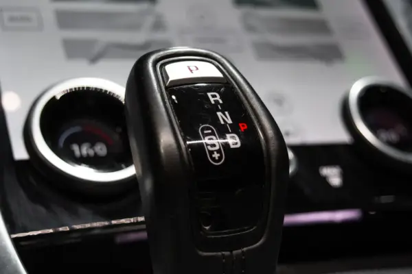 Land Rover Range Rover Sport P400e Hybrid HSE 31