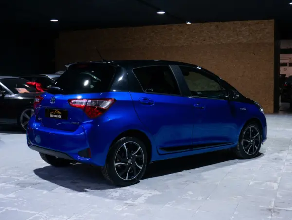 Toyota Yaris 1.5 HSD Square Collec.Blue 18