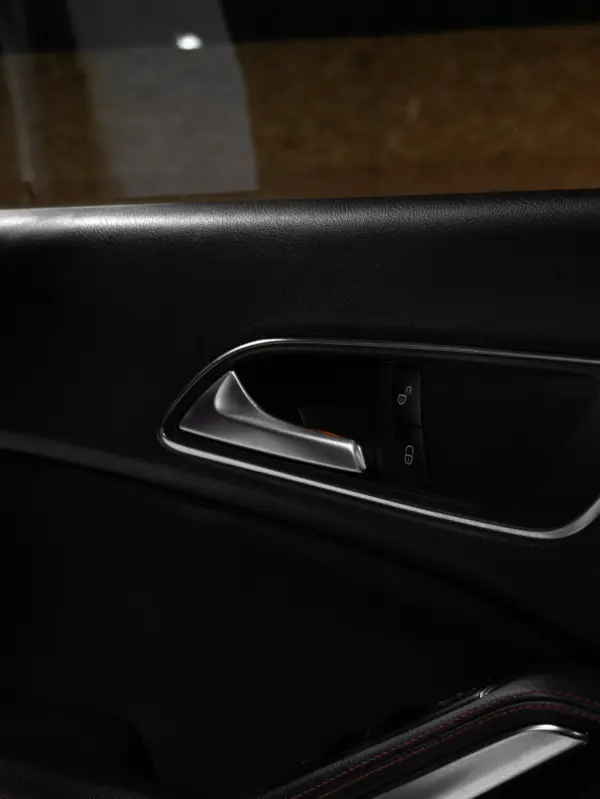 Mercedes-Benz CLA 200 d Shooting Brake AMG Line Aut. 32