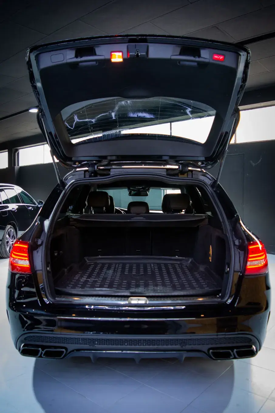 Mercedes-Benz C 63 AMG S 48