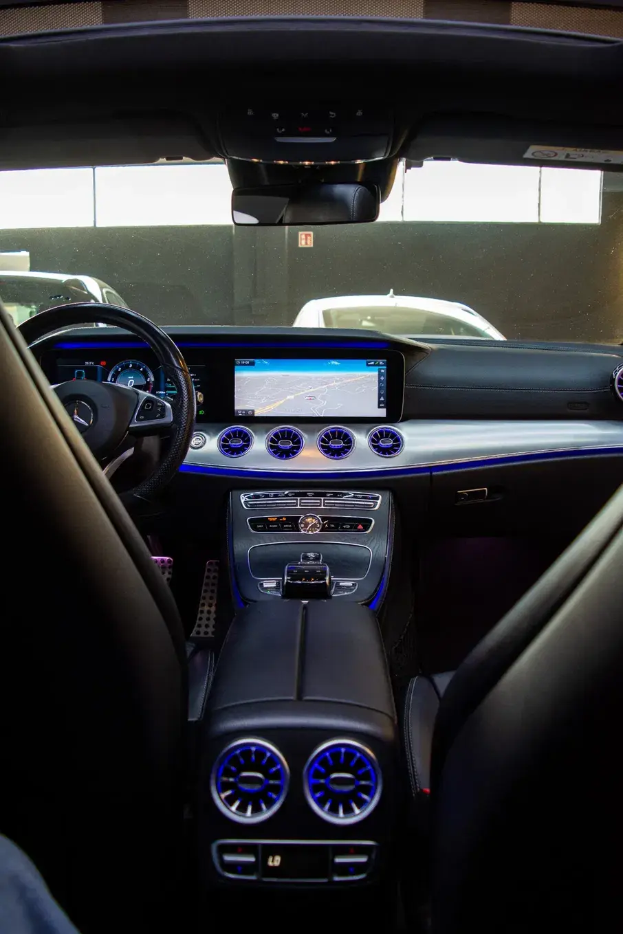 Mercedes-Benz E 220 d coupe night edition 11