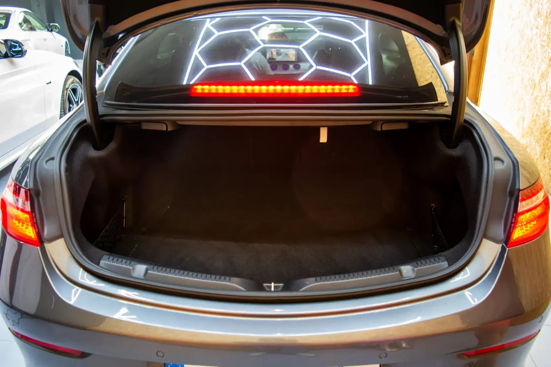 Mercedes-Benz E 220 d coupe night edition 15