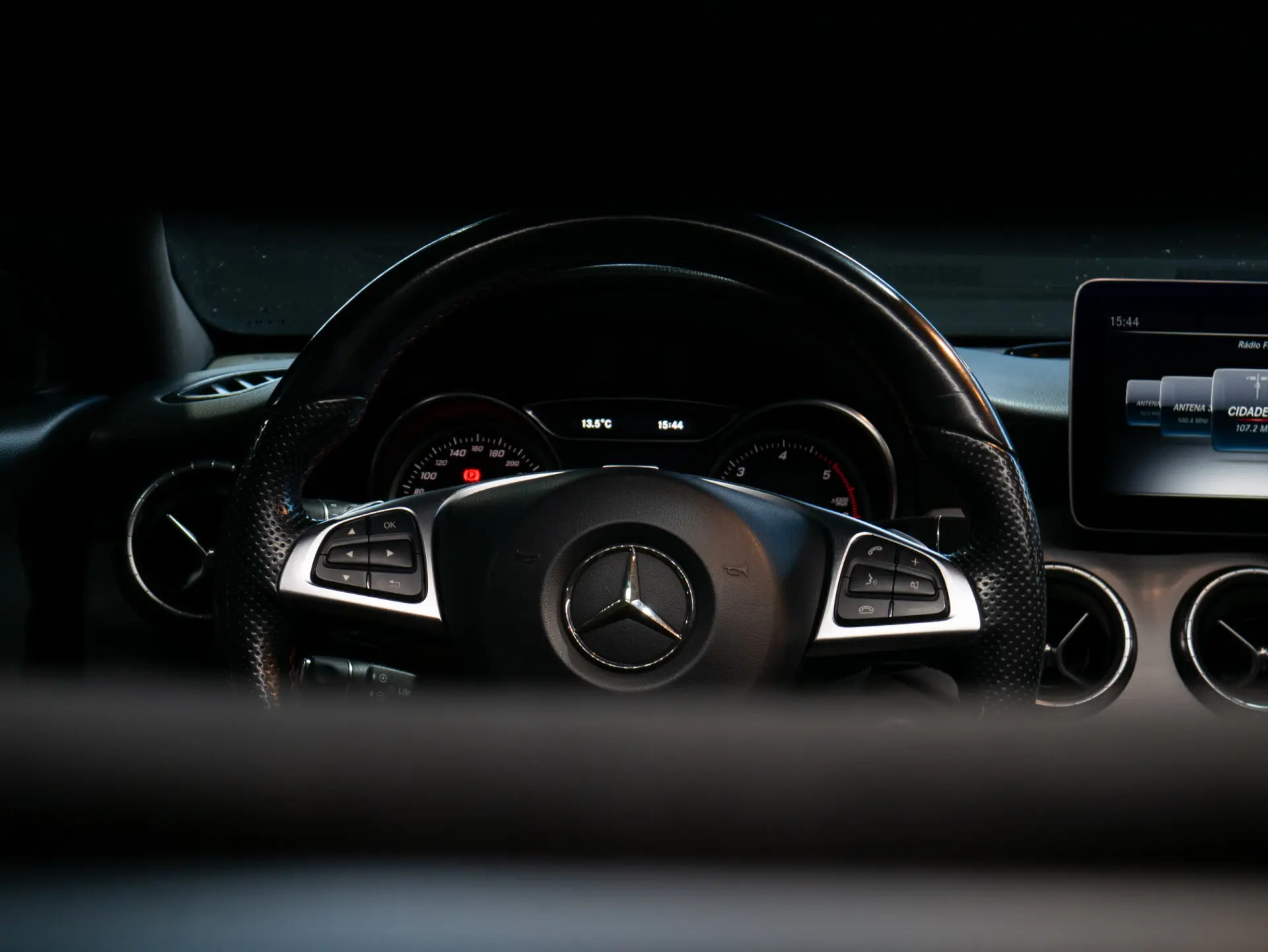 Mercedes-Benz CLA 200 d Shooting Brake AMG Line Aut. 14