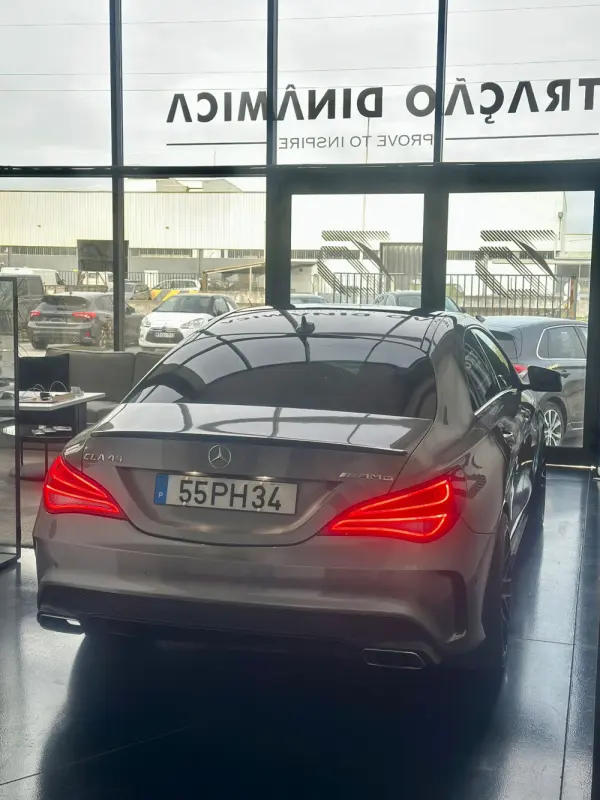 Mercedes-Benz CLA 45 AMG Outro 2
