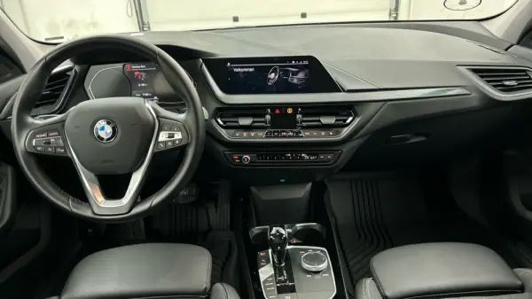 BMW 118 i Aut. Sport Line 12