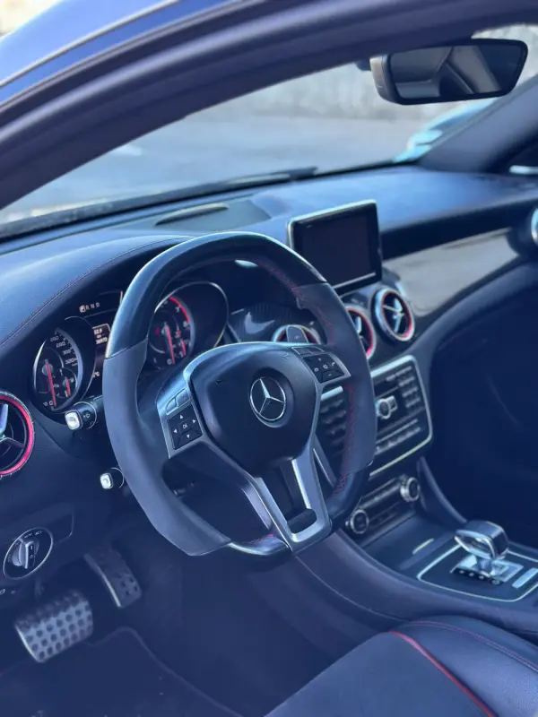 Mercedes-Benz CLA 45 AMG Outro 8