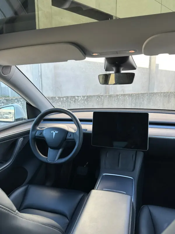 Tesla Model Y RWD 4