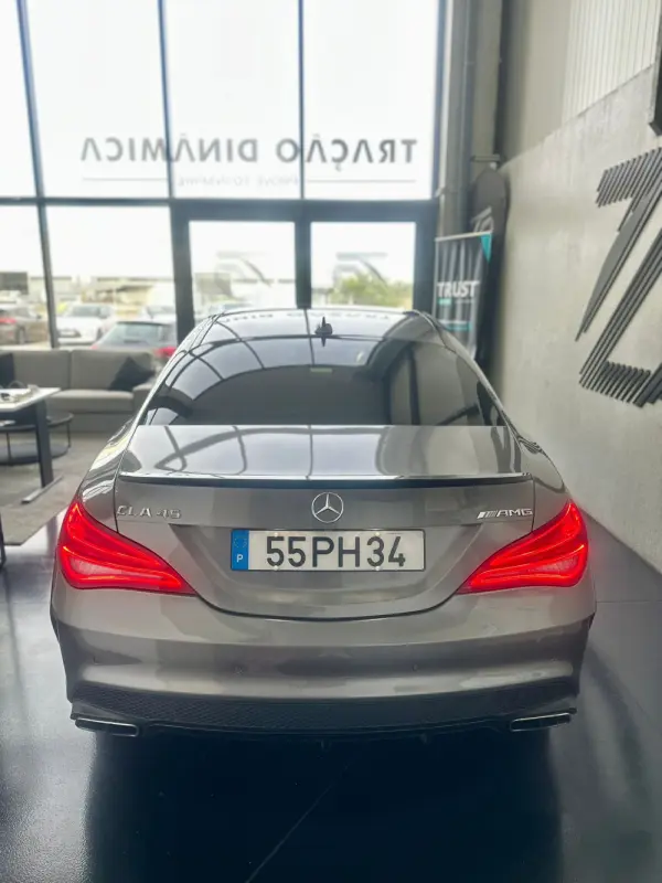 Mercedes-Benz CLA 45 AMG Outro 3