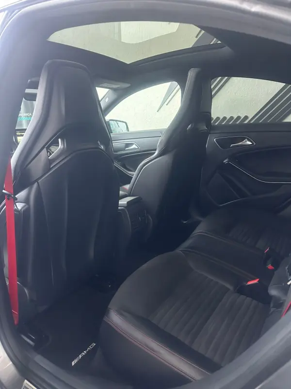 Mercedes-Benz CLA 45 AMG Outro 11