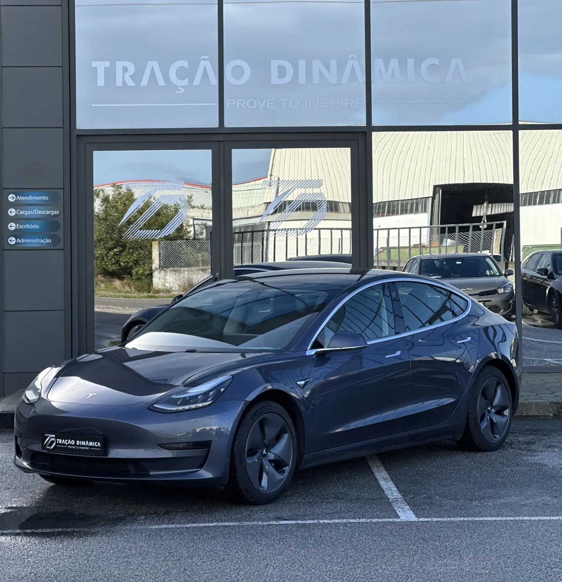 Tesla Model 3 Standard Range Plus RWD 3