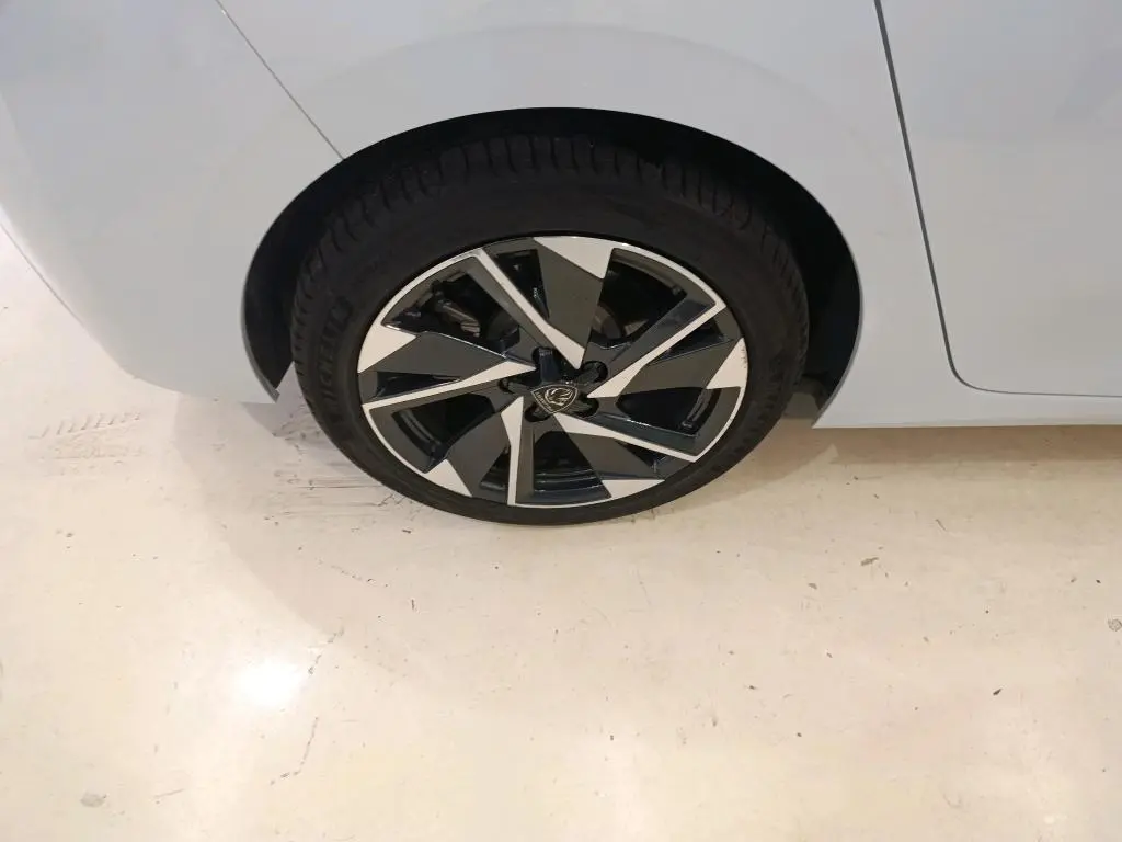 Peugeot 308 1.6 Hybrid Allure e-EAT8 5