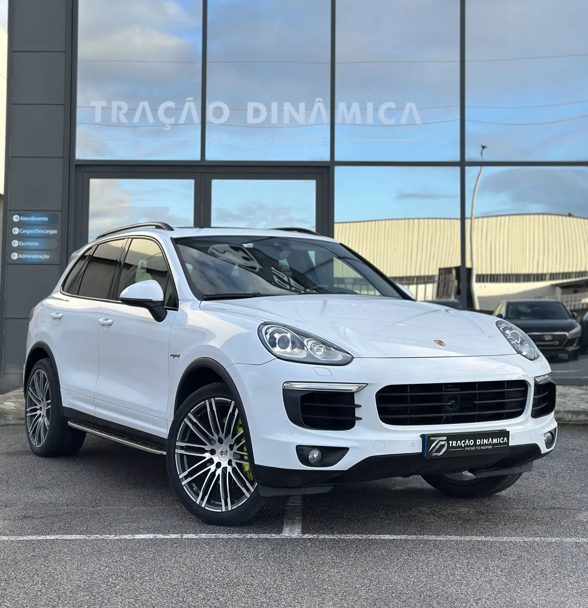 Porsche Cayenne E-Hybrid Tiptronic S 2