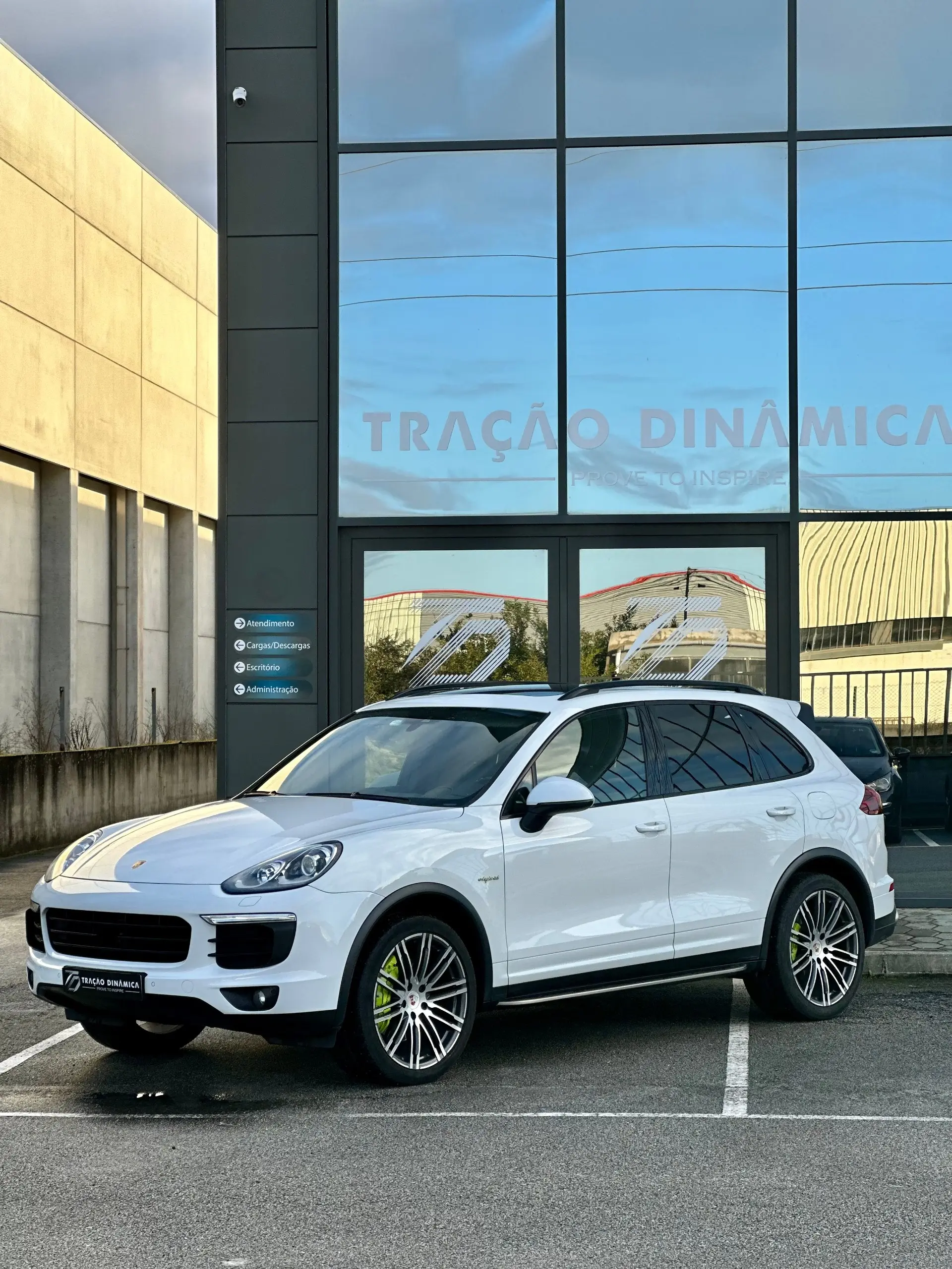 Porsche Cayenne E-Hybrid Tiptronic S 4