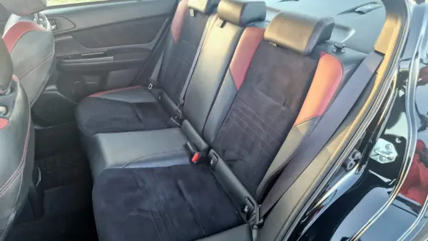 Subaru Impreza 2.5 WRX STi 11