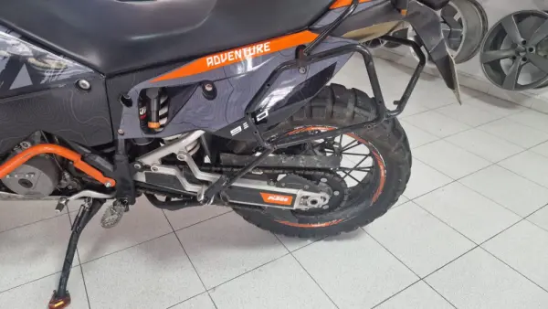 KTM 950 Aventure 9