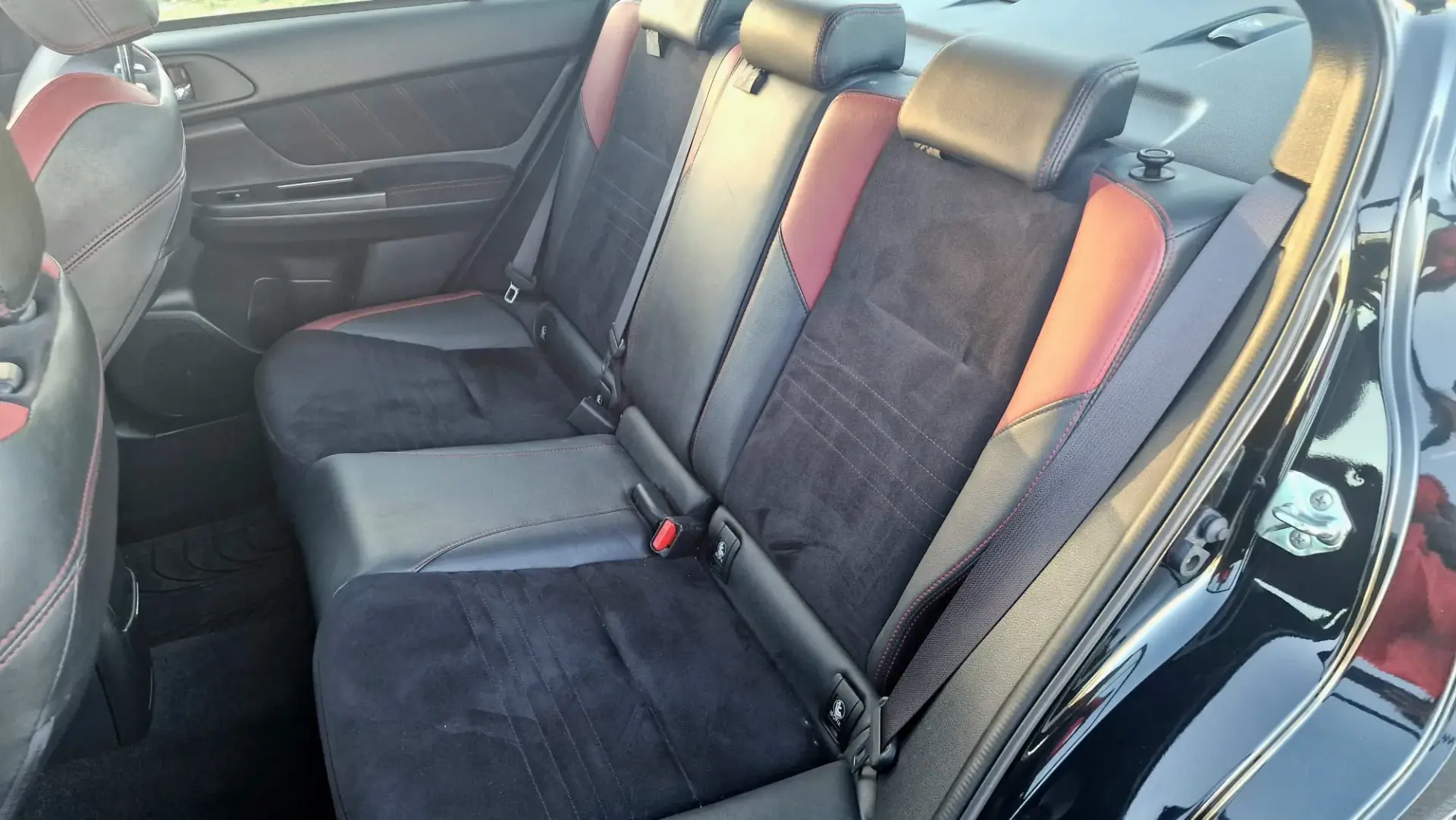 Subaru Impreza 2.5 WRX STi 11