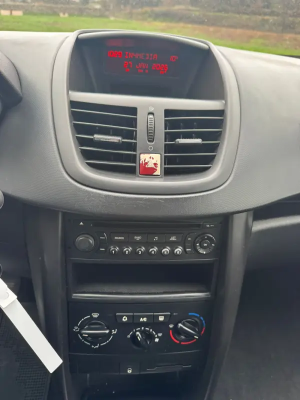 Peugeot 207 8