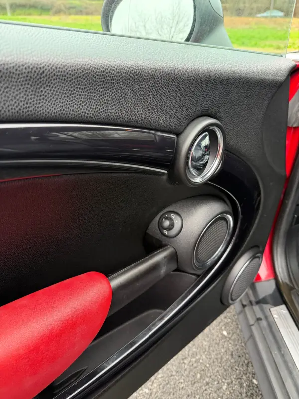 MINI Cabrio Cooper D 9