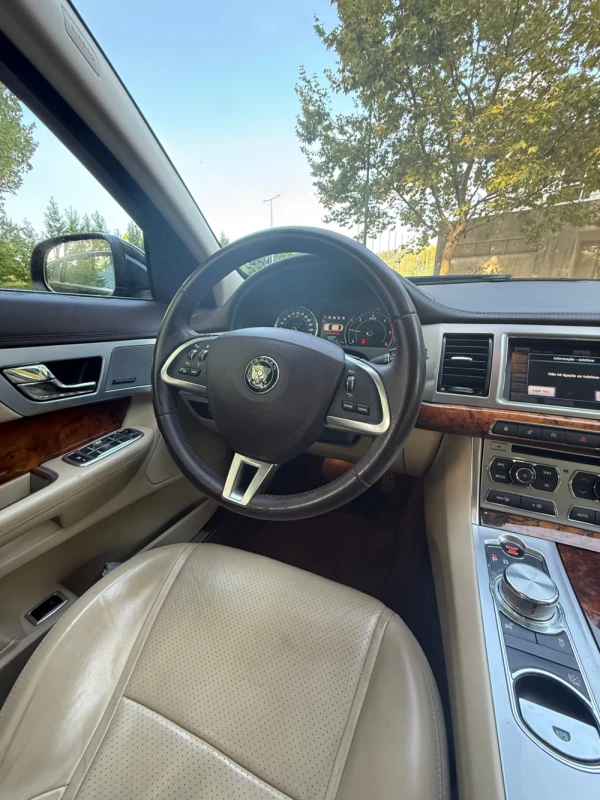 Jaguar XF 12