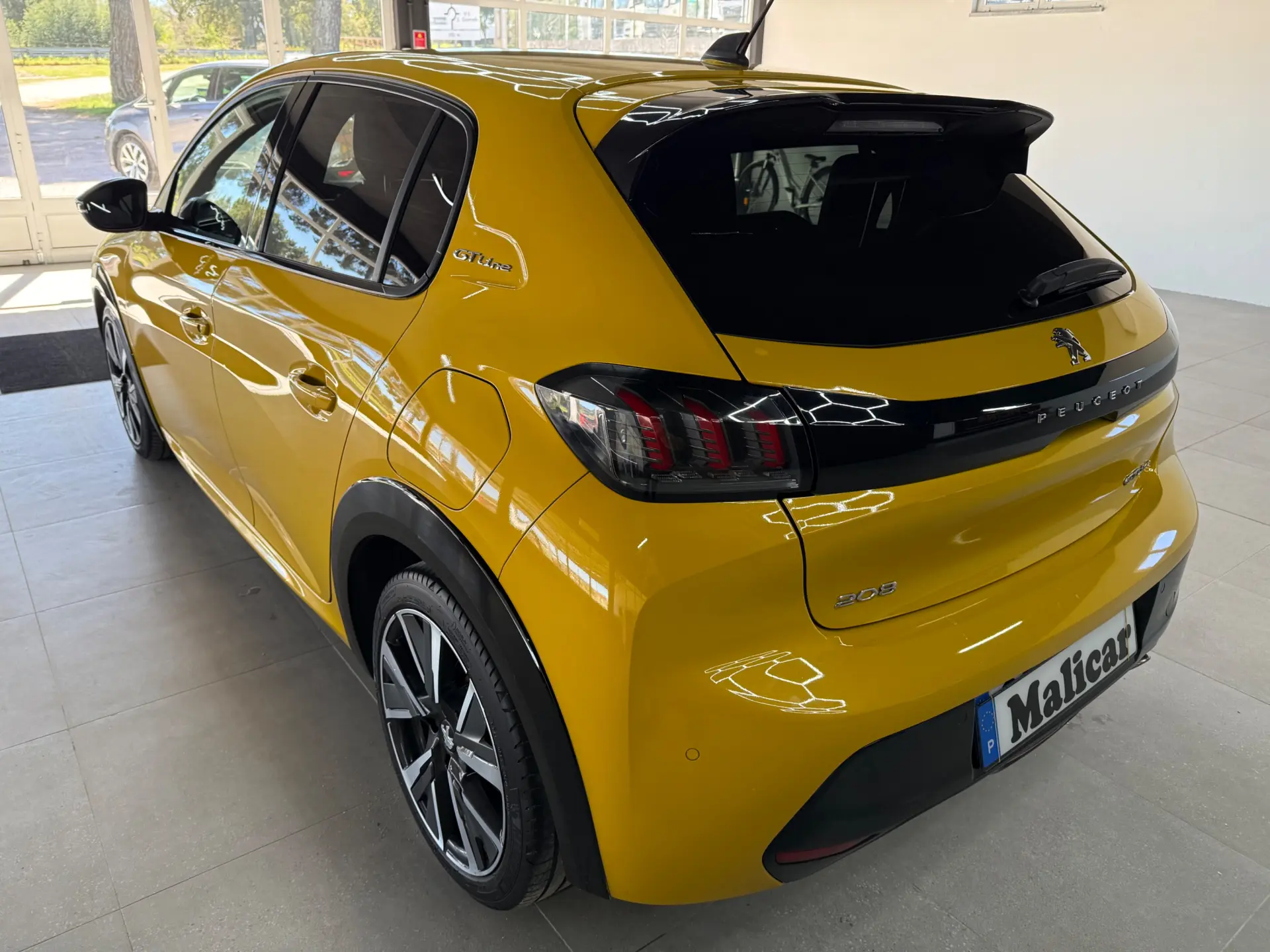 Peugeot 208 1.2 PureTech GT Line EAT8 6