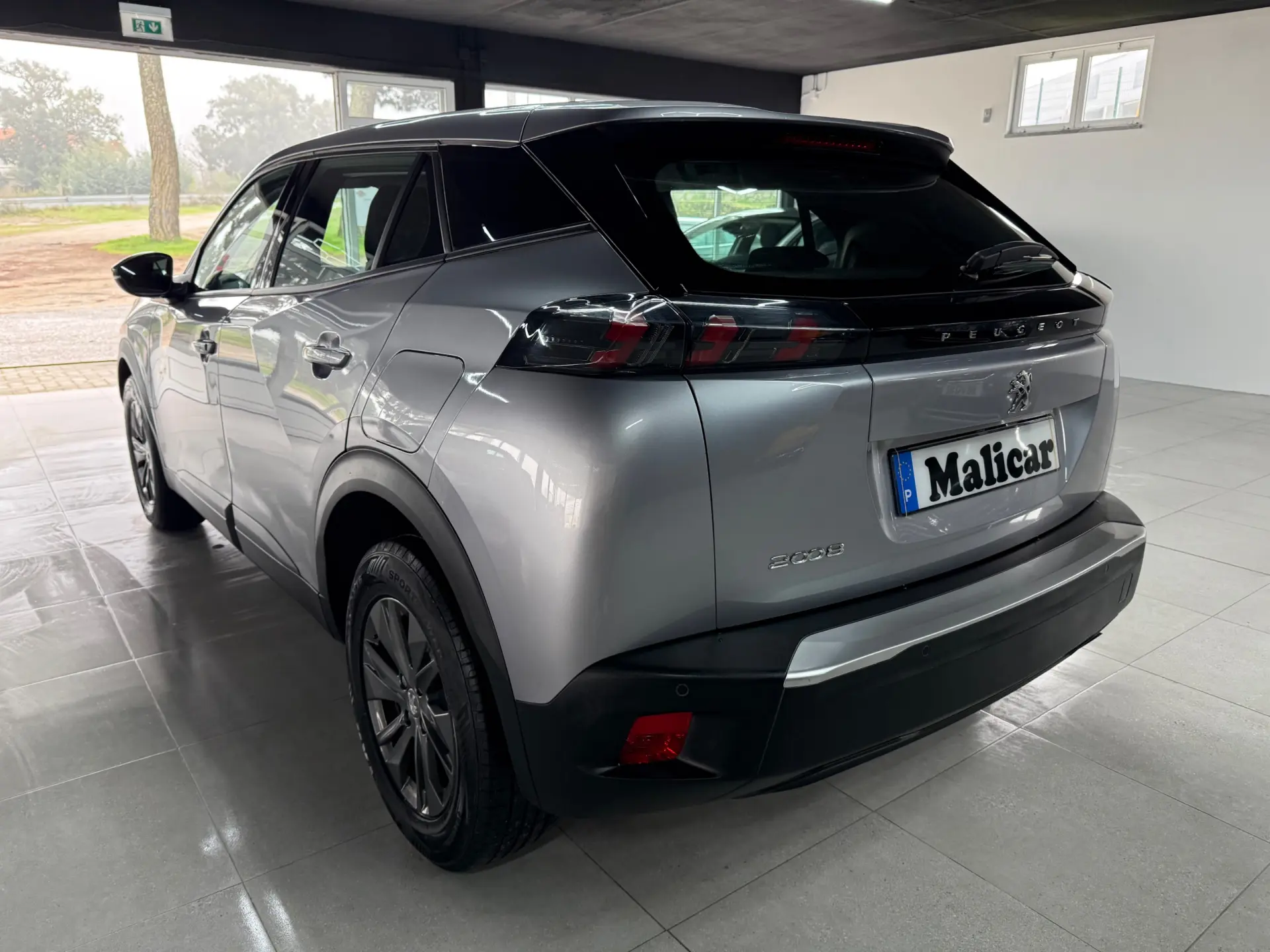 Peugeot 2008 PureTech 100 Allure 6