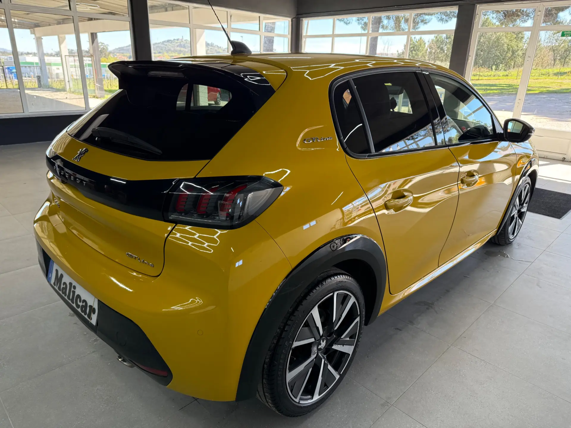 Peugeot 208 1.2 PureTech GT Line EAT8 4