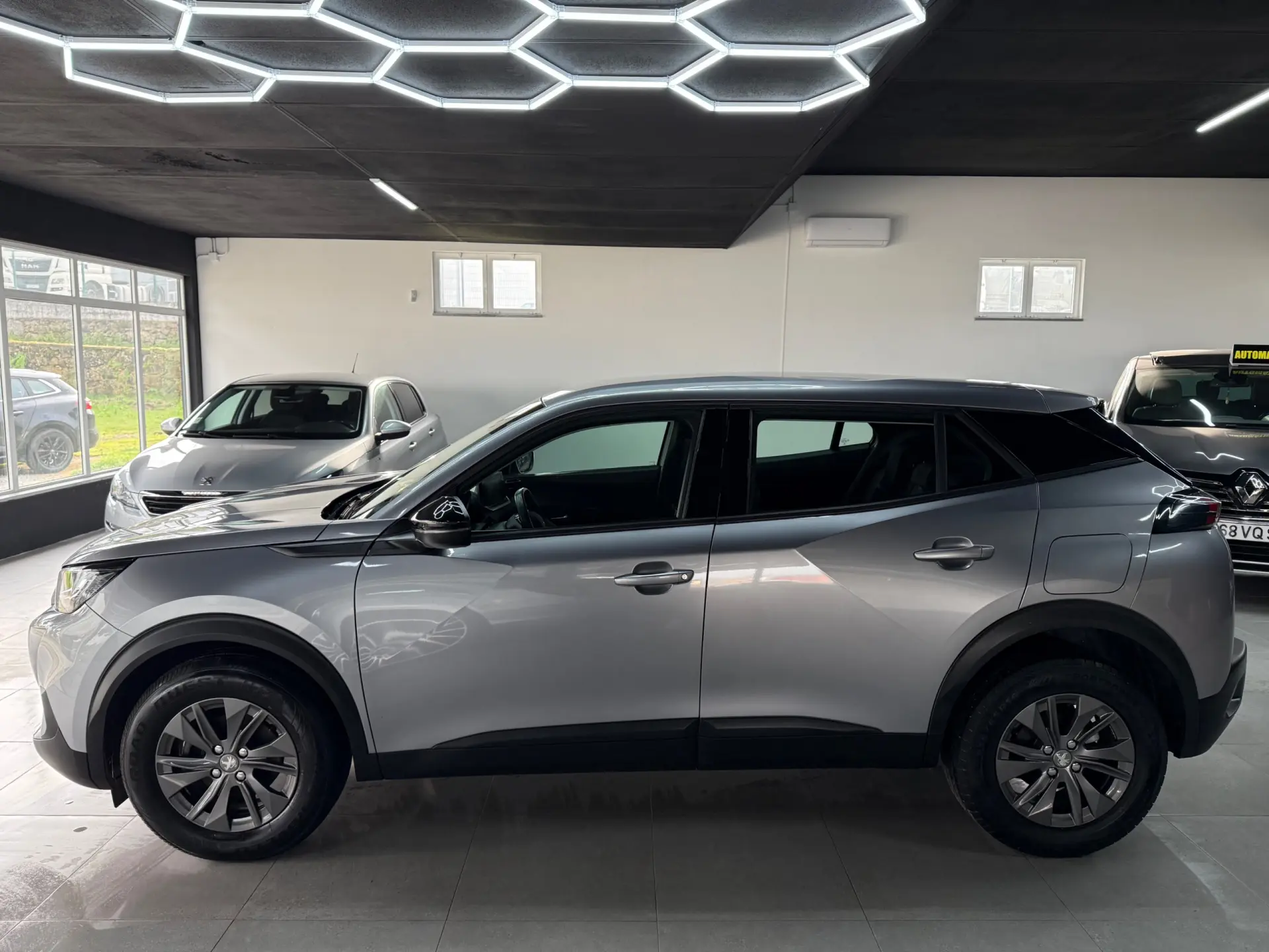 Peugeot 2008 PureTech 100 Allure 7