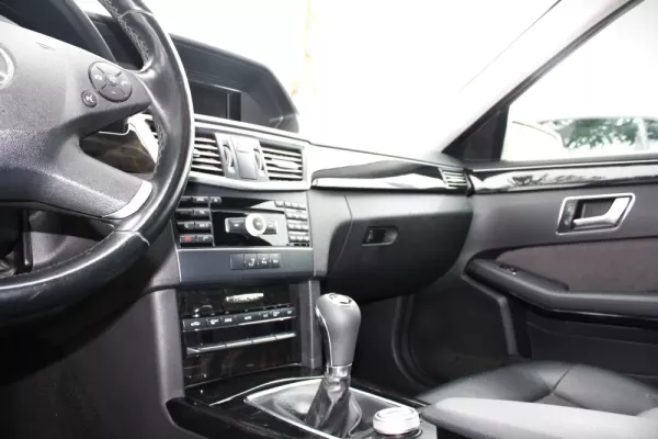 Mercedes-Benz E 200 7