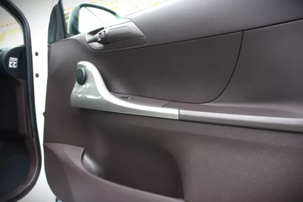 Toyota iQ VVT-i Eco 19