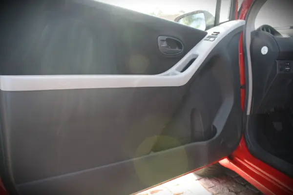 Toyota Yaris 1.0 VVT-i Comfort+AC 5