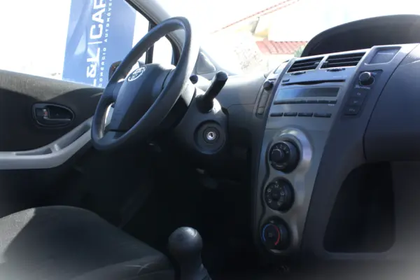 Toyota Yaris 1.0 VVT-i Comfort+AC 12