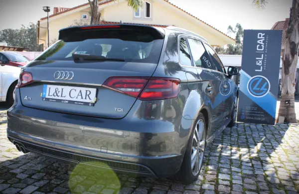 Audi A3 Sportback 2.0 TDI S-line S tronic 3